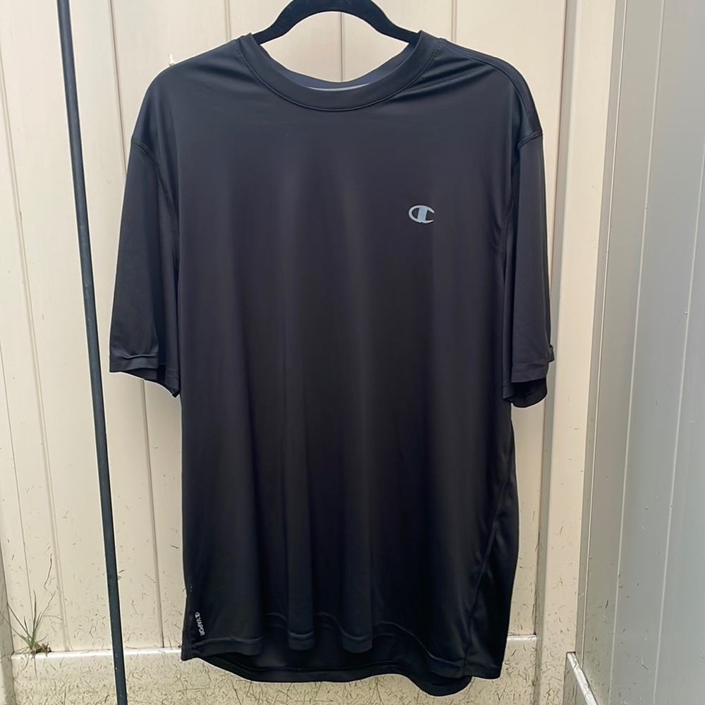 Black Champion Vapor gym shirt.